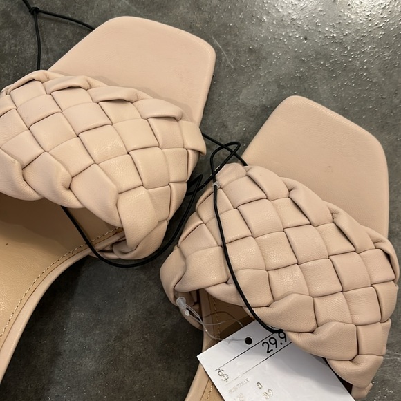 COPY - NWT Womens Size 8 H and M Sandals - Picture 6 of 6